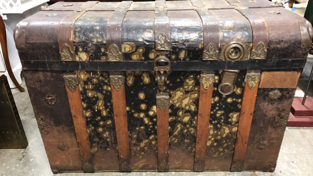 Vintage Trunk (1 of 9)