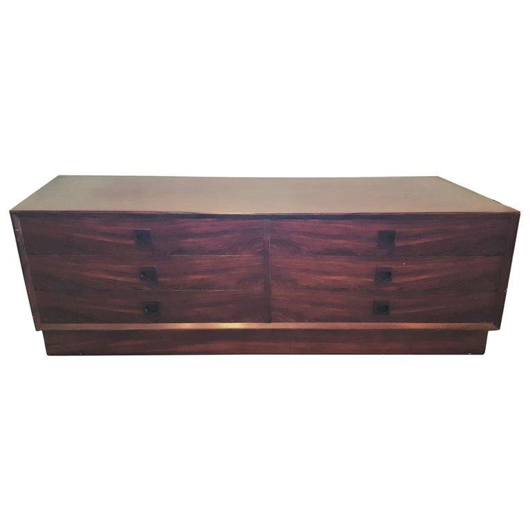 Mid-Century Modern Rosewood Credenza (1 of 6)