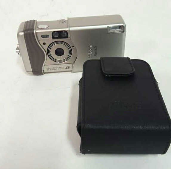 Nikon Nuvis Camera With Lens (1 of 9)
