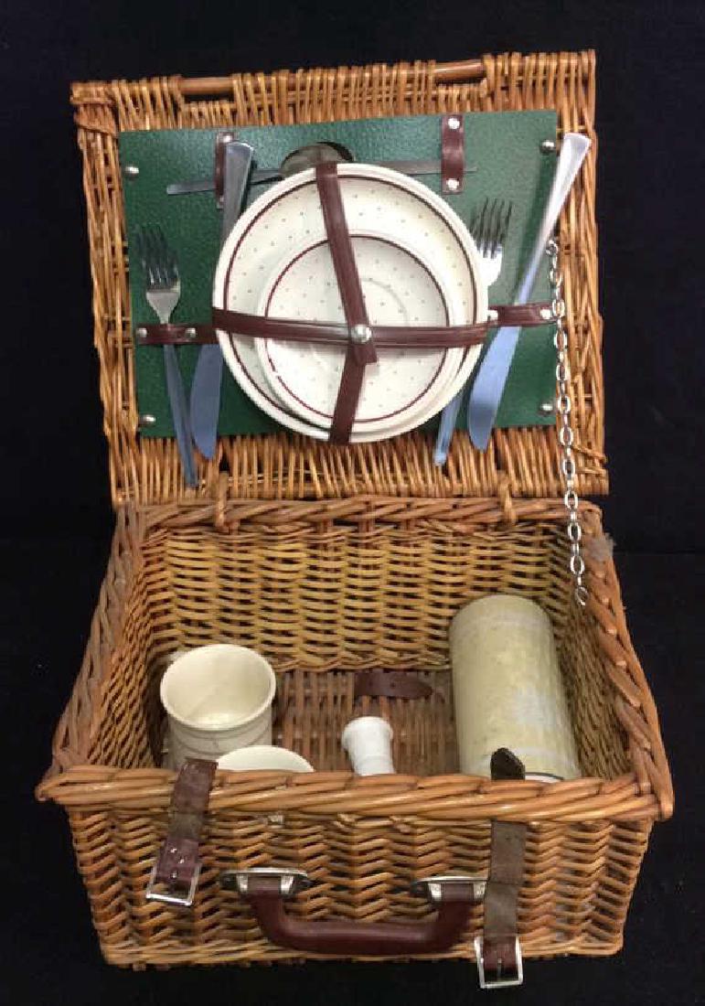 Vintage English Picnic Basket With Settings Vintage (1 of 7)