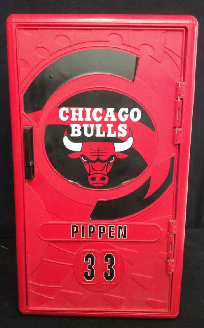 Mini Chicago Bulls Pippin 33 Storage Locker Red plastic (1 of 7)