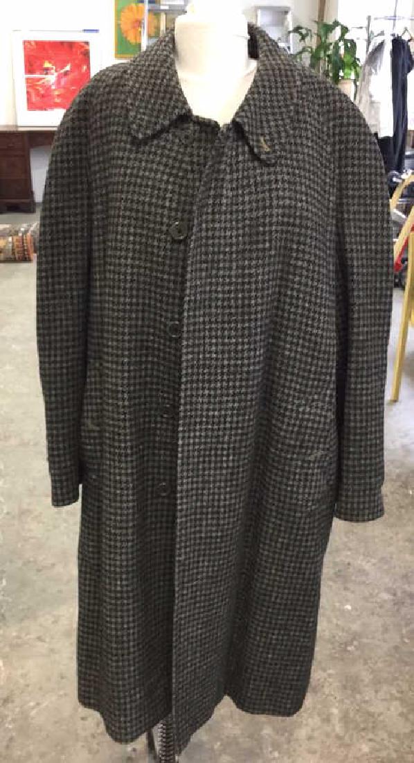 Burberrys Wool Men's Topcoat: Burberrys Cusha tweed specialty wool men's topcoat. Made in England. Outer is 100% wool, lining 100% viscose. Measures 45 inches long, sleeve length 26 inches, 26 inches across shoulders. Good conditi