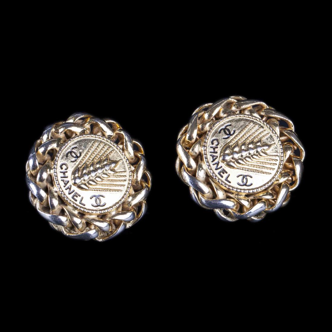 Chanel vintage wheat sheaf clip on earrings (80's-early: Chanel vintage wheat sheaf clip on earrings (mid 80's - early 90's), marked. D: 33.5 mm.