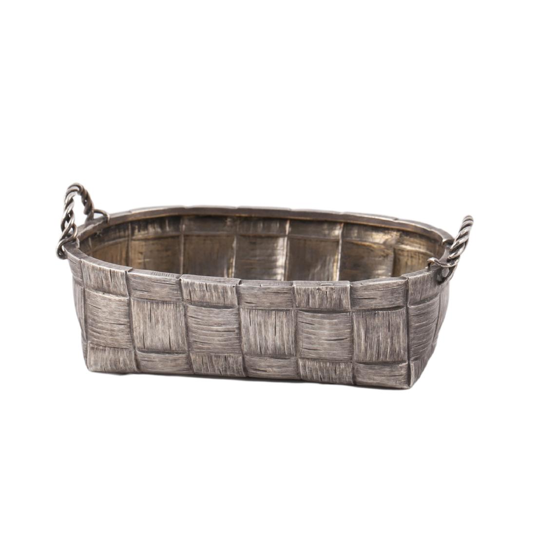 Trompe l'oeil silver decorative tray by Grachev: Russian parcel-gilt silver TROMPE L'OEIL decorative tray. Maker's mark of Grachev manufactory. Petersburg, 1889. Weight: 77 g. Dimensions: 3 x 10 x 7 cm.