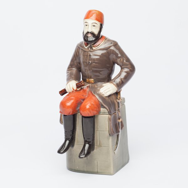 Russian tobacco box “Osman Pasha”.: Tobacco box “Osman Pasha”.Faience, painting. Tver workshop of Kuznetsov. 1880-1900 Size : 24 cm.