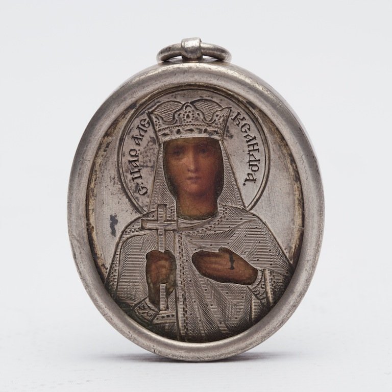 Russian Icon Saint Martyr Queen Alexandra: Icon Saint Martyr Queen Alexandra. Painting on metal, silver, gilding, engraving. Makers mark I.G, worked for the Morozov workshop. Petersburg, 1908-1917. Size : 5*4 cm.