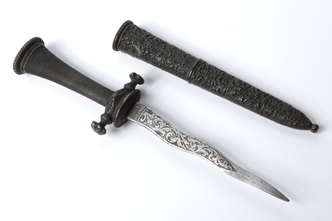 Romantic dagger.: Romantic dagger. Spain. Blade with engravings. Toledo 1864 year. Size: 26 cm. long.
