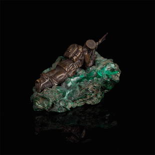 Russain bronze "In the Gunsight".: Russain bronze "In the Gunsight". Bronze, malachite. Russia, beginning of the 20th century. Dimensions: 10,5 X 16 X 10 cm.