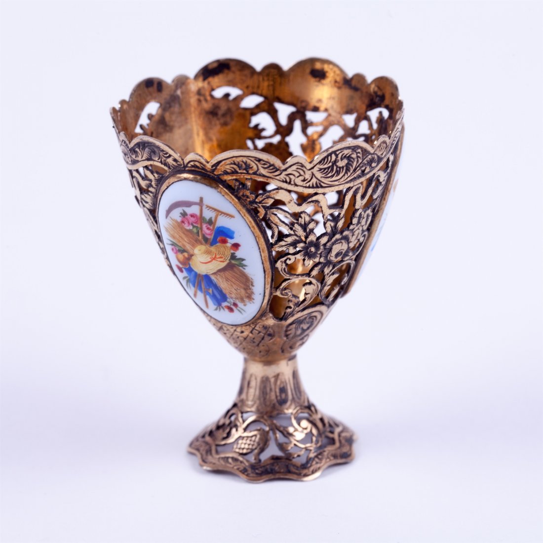 Silver stand for egg.: Silver stand for egg. Gilded silver with enamel. Weight: 25,5 gr. Height: 57 mm.