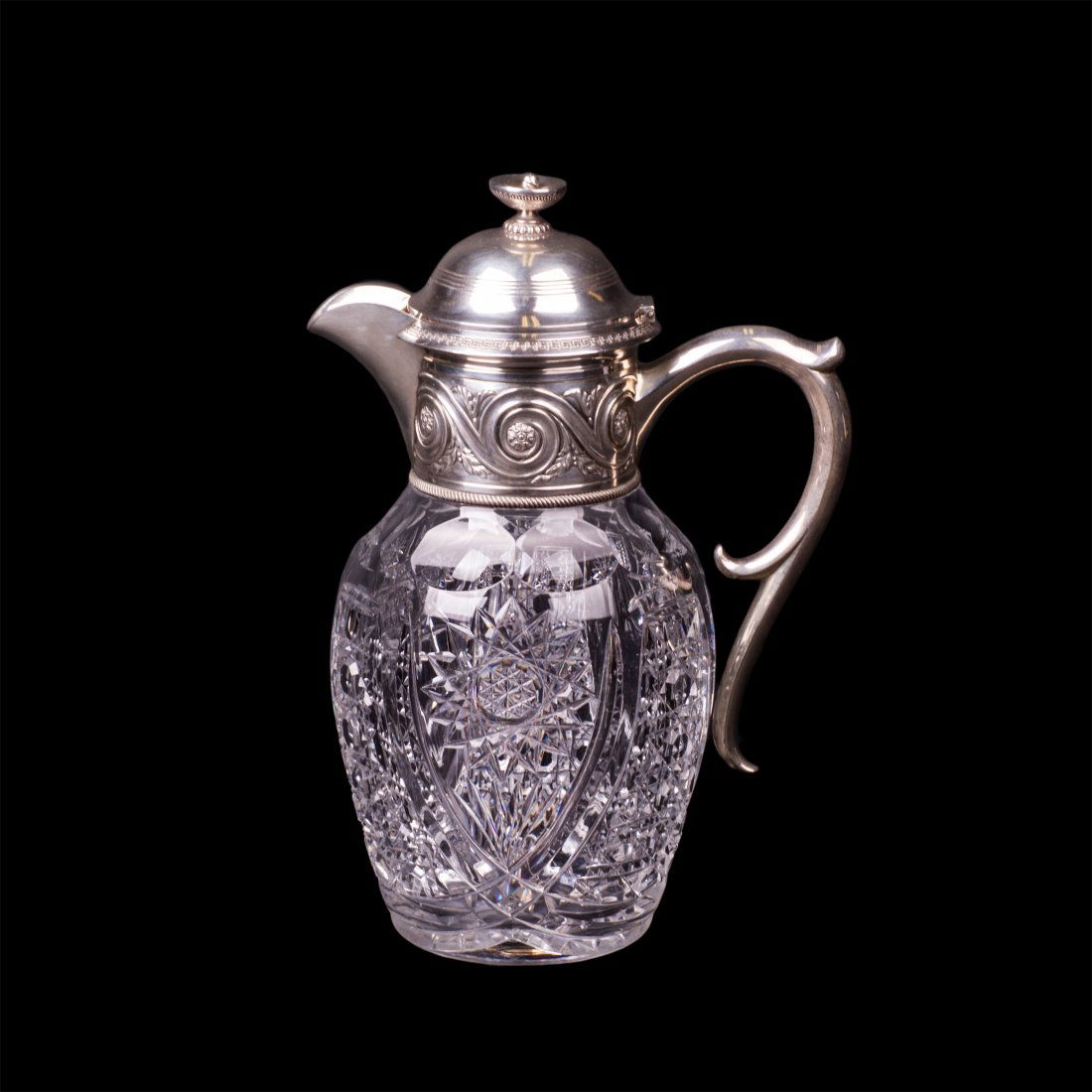 Russian neoclassical cut-glass and silver-gilt carafe: Russian cut-glass and silver-gilt carafe in neoclassical style. Grachev Brothers factory. Petersburg, 1908-1917. Height: 25 cm.