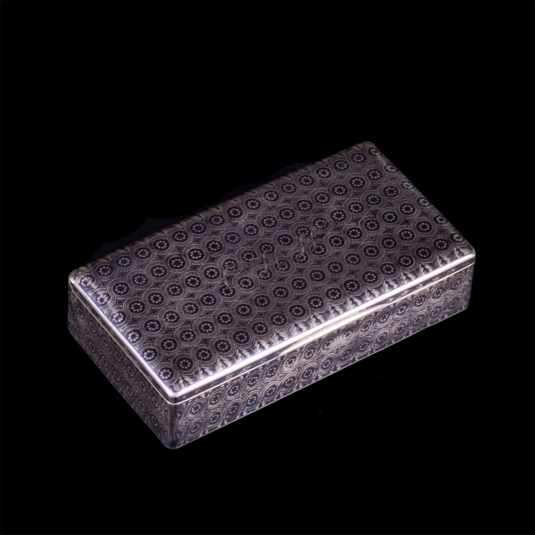 Russian silver-gilt and niello travel cigar box: Russian silver-gilt and niello travel cigar box. Moscow, 1834. Dimensions: 4 x 15.5 x 8.5 cm. Weight: 287.2 g.