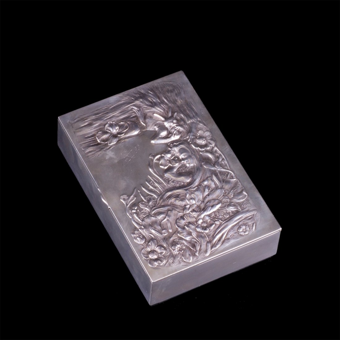 Russian Art nouveau silver-gilt cigar box "Mermaid": Russian Art nouveau silver-gilt cigar box "Mermaid". Maker's mark of A.Sparishkin. Moscow, 1899-1908. Dimensions: 4 x 18 x 12 cm. Weight: 538 g.