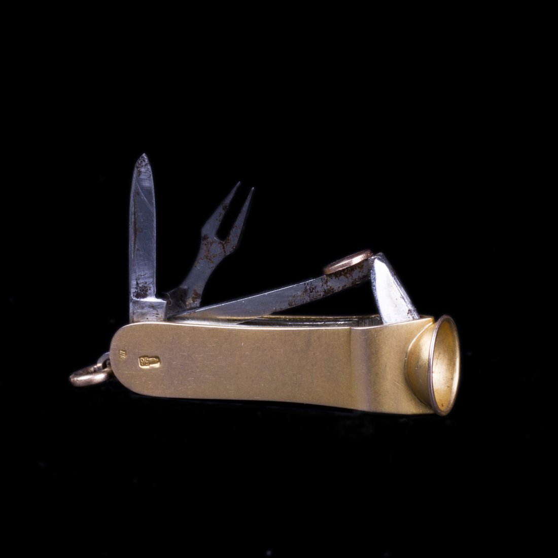 Russian gold and steel cigar cutter: Russian gold and steel cigar cutter. Riga city, 1908-1917. Dimensions: 5.5 x 1.5 cm. Total weight: 24.9 g.