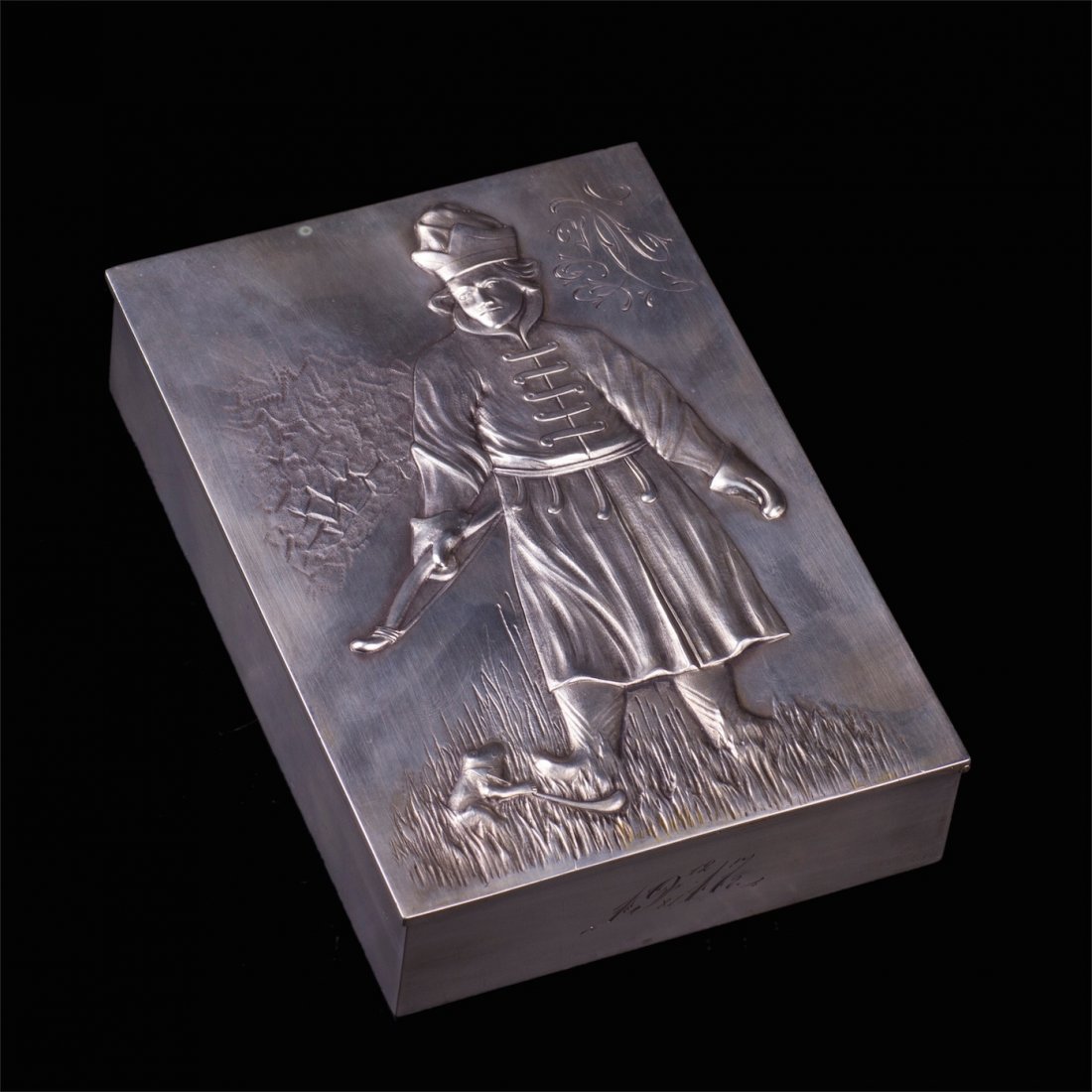 Russian style silver-gilt cigar box "Ivan Tsarevitch": Russian style silver-gilt cigar box "Ivan Tsarevitch" fairy tail. A. Sparishkin factory. Moscow, 1899-1908. Dimensions: 3.5 x 16.5 x 11.5 cm. Weight: 422 g.