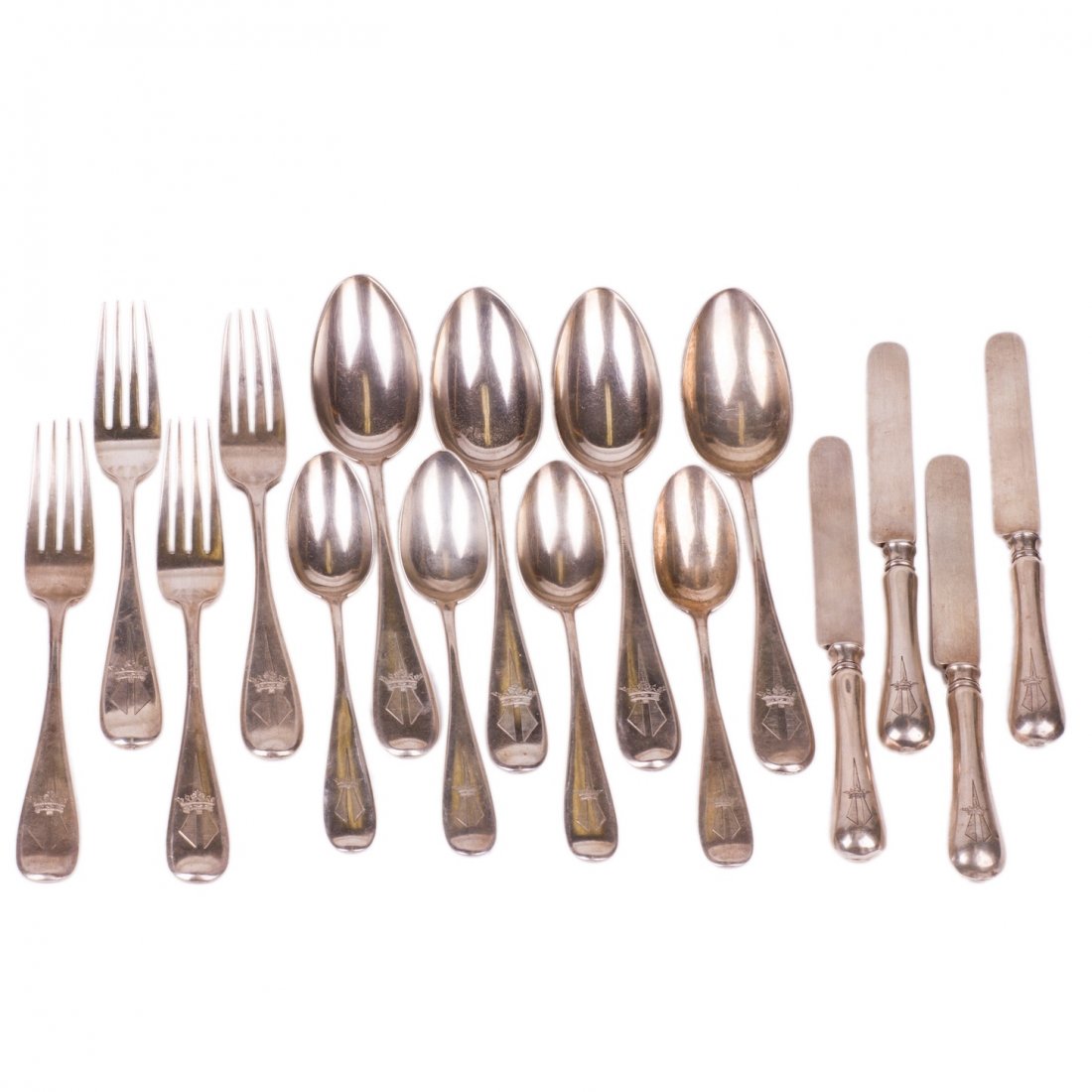 Russian silver table service, Grachev Brothers factory: Russian silver table service including 4 table forks (length: 21 cm), 4 table spoons (length: 22 cm), 4 table knives (length: 21 cm), 4 dessert spoons (length: 18 cm). Grachev Brothers factory. Peters