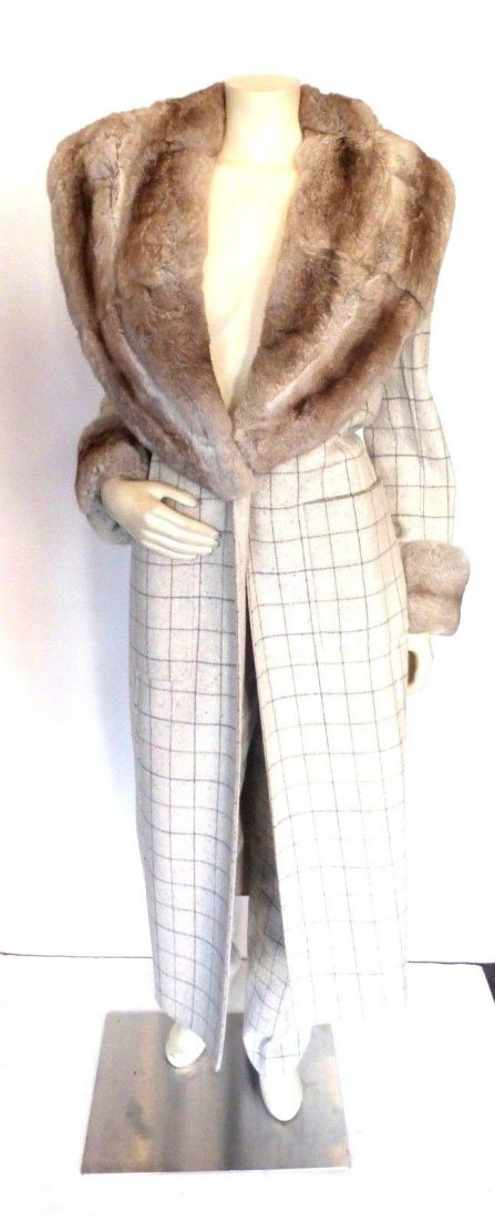 Oscar de la Renta Coat and Pants Set. Maxi coat with: Vintage plaid oatmeal colored maxi coat with chinchilla collar and single button front closure. Matching pants. Wool blend made in USA. Size 8/Italian size 44.
