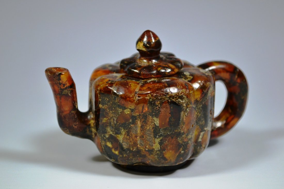 A FINE AMBER TEA POT: A FINE NATURAL AMBER TEA POT 3.7"