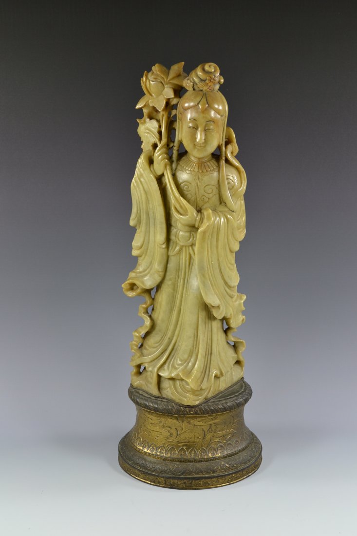 A FINE CHINESE SOAPSTONE CARVING "LADY": A FINE CHINESE SOAPSTONE CARVING "LADY" 13"