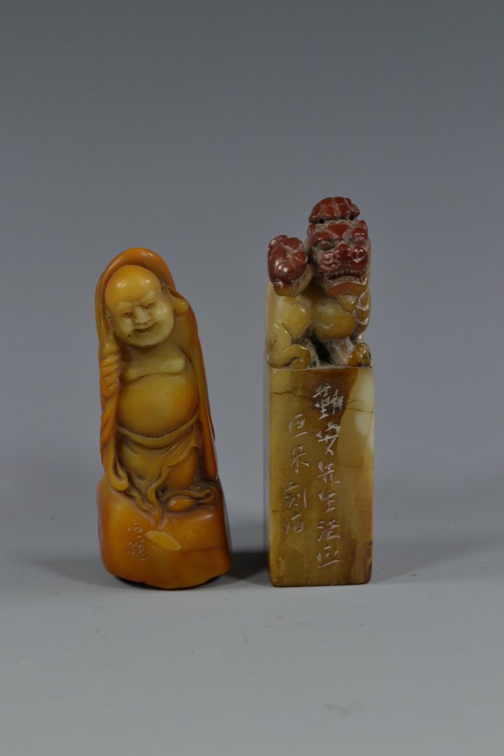A PAIR OF CHINESE SOAPSTONE SEAL: A PAIR OF CHINESE SOAPSTONE SEAL 2.6" & 2.8"