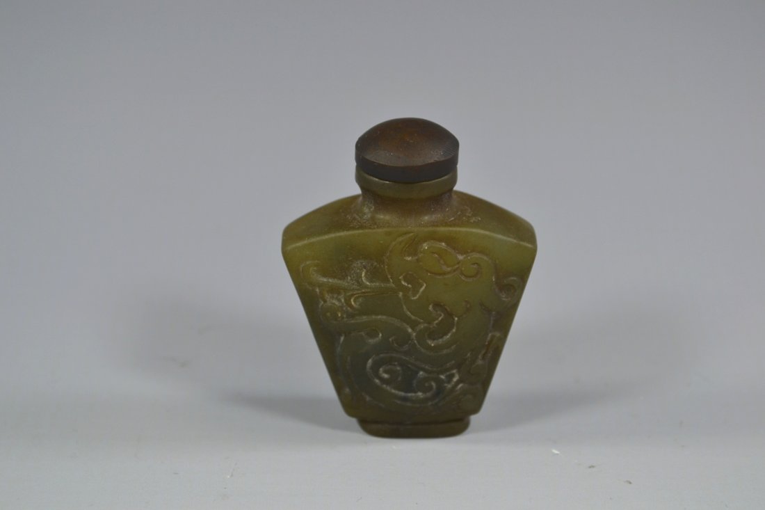 A FINE SOAPSTONE SNUFF BOTTLE: A FINE SOAPSTONE SNUFF BOTTLE 2"