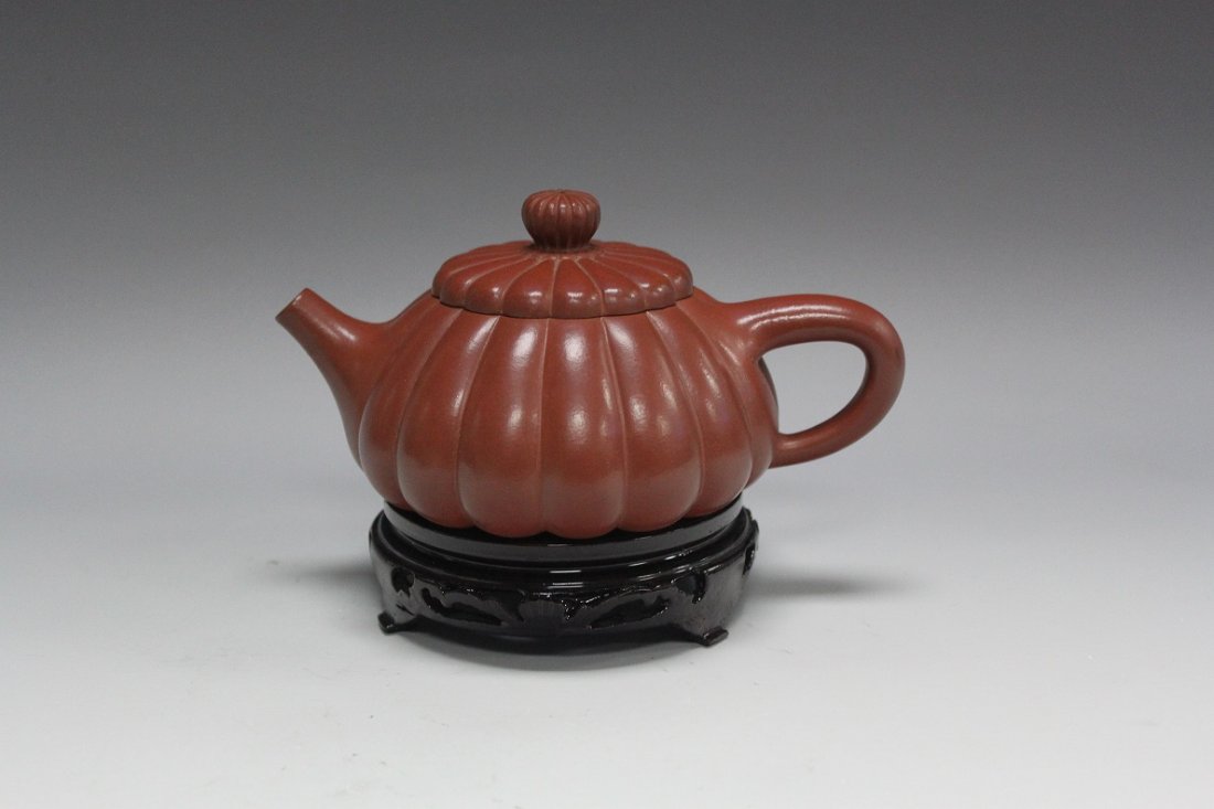 A Fine Chinese Zisha Teapot (1 of 3)