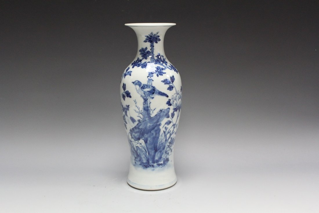 A Fine Chinese Blue And White Vase Bird Decorated (1 of 5)
