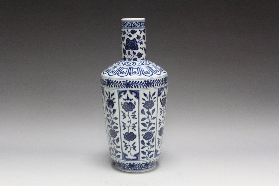 A Fine Blue And White Porcelain Vase (1 of 4)