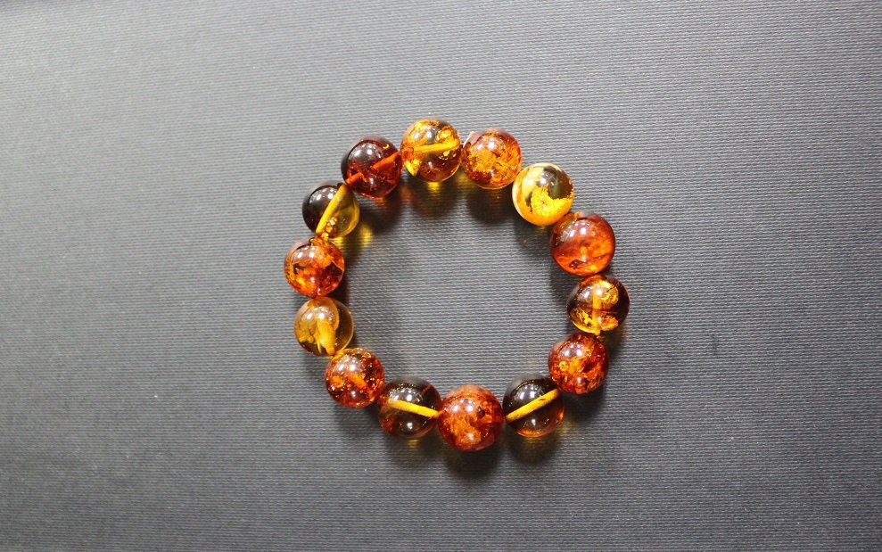 A Fine Natural Amber Bracelet (1 of 2)