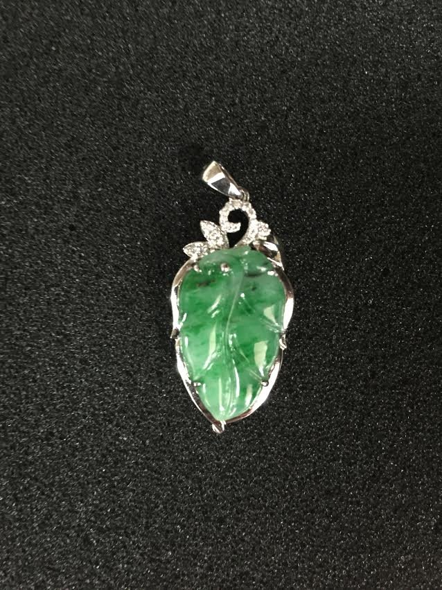 A Fine Green Jade Pendant With Diamona And 14k Gold (1 of 2)