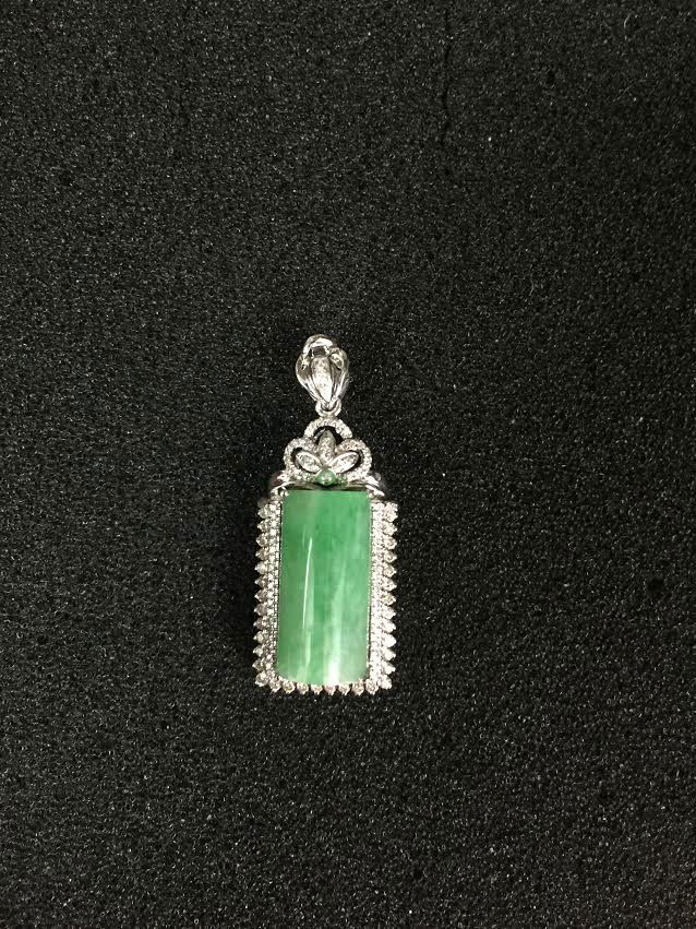 A Fine Green Jade Pendant With Diamona And 14k Gold (1 of 2)