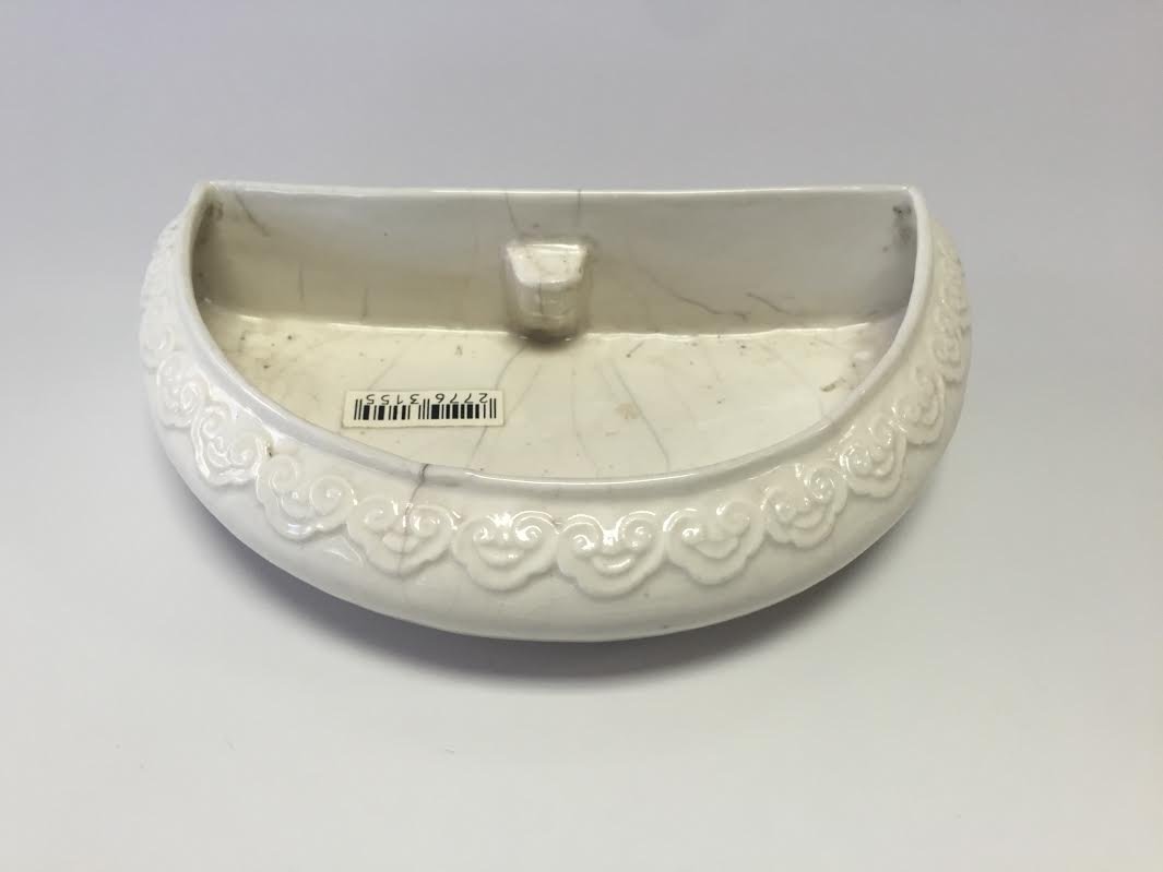 A Fine Chinese Bird Feeder Jar (1 of 6)