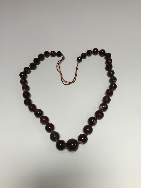 A Fine Natural Amber Necklace (1 of 3)