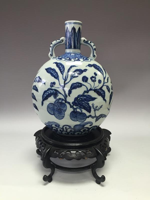 A Fine Chinese Blue And White Moon Flash Vase (1 of 8)