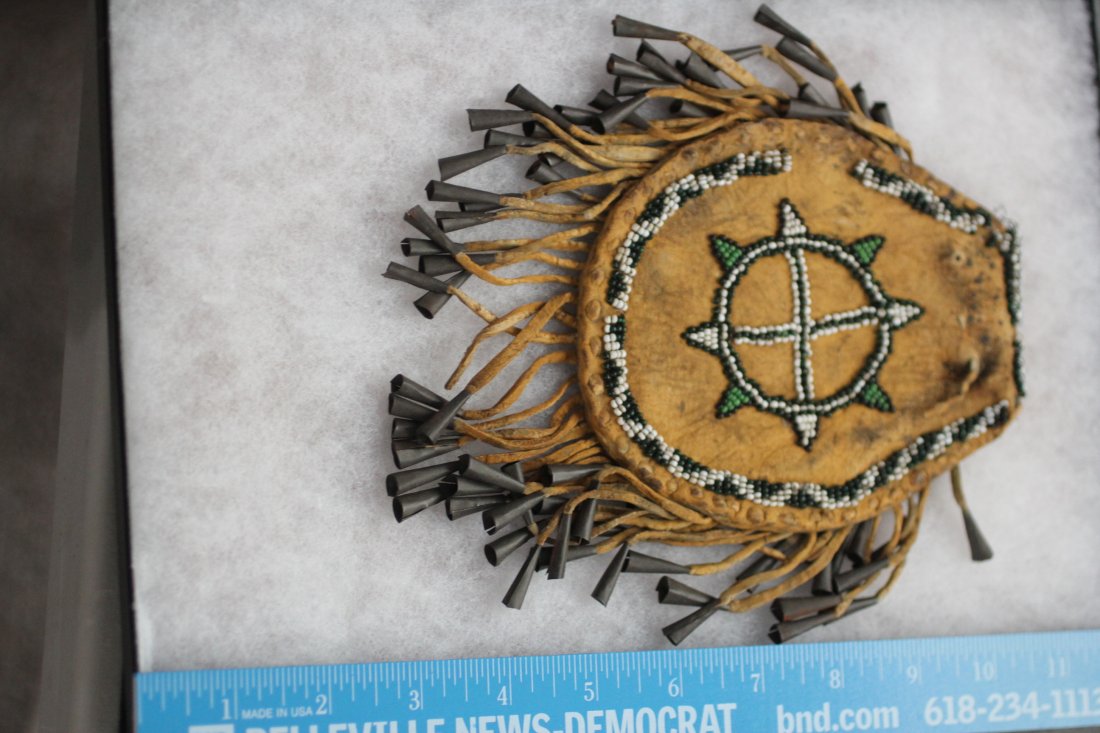 Northern Plains Beaded Pouch (1 of 2)