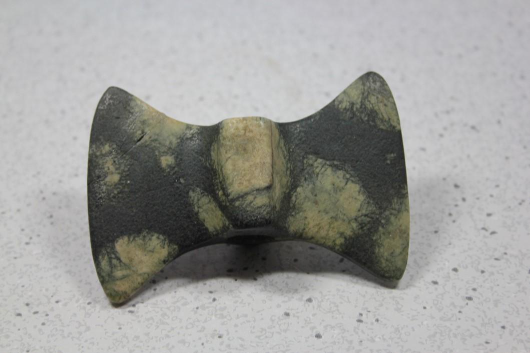 3 13/16" L x 3 9/16" W Bowtie Bannerstone w/ (1 of 5)