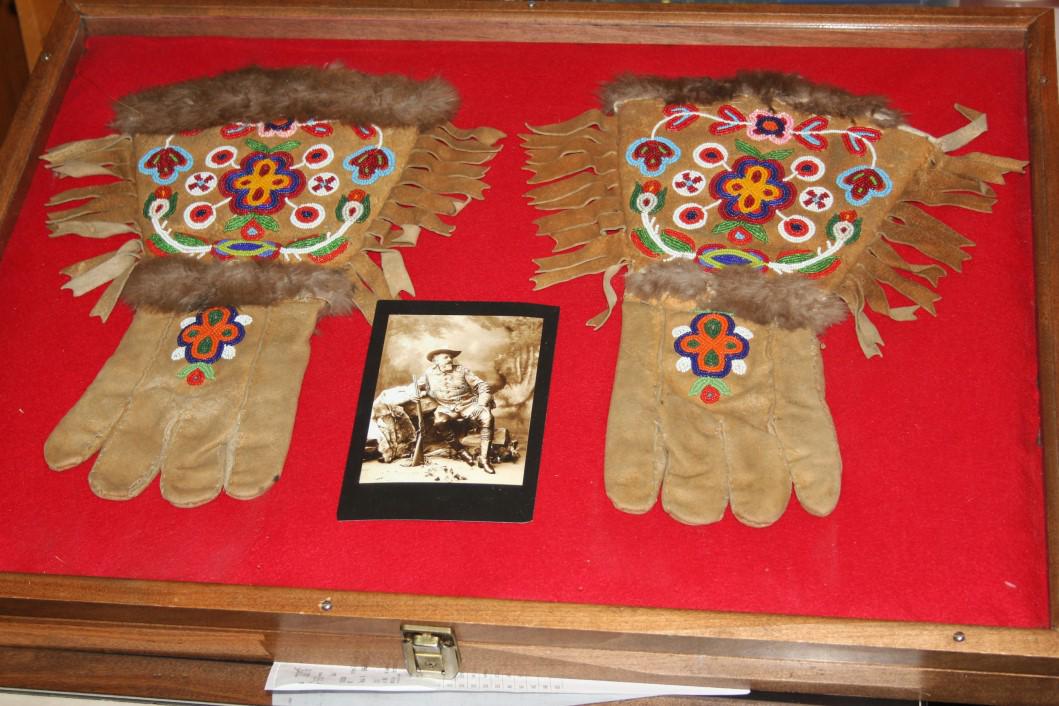 Fine Quality Beaded Gauntlets (1 of 3)