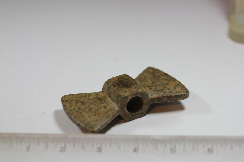 3 3/4"L x 2 1/8"w Bowtie Bannerstone: See Lot Title