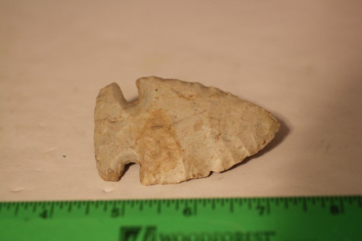 2 7/8' Side notched Point, Midwest (1 of 2)