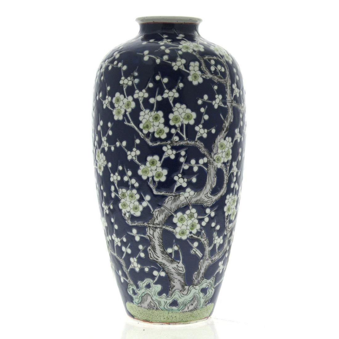 Large Chinese Porcelain / Japanese Vase. (1 of 1)