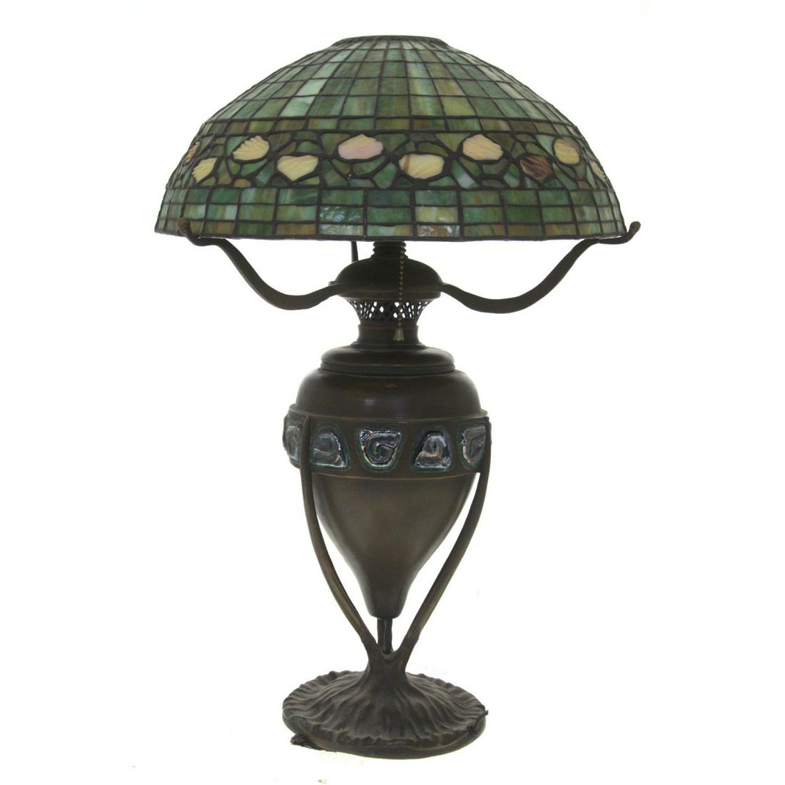 Tiffany Style Bronze Lamp. (1 of 3)
