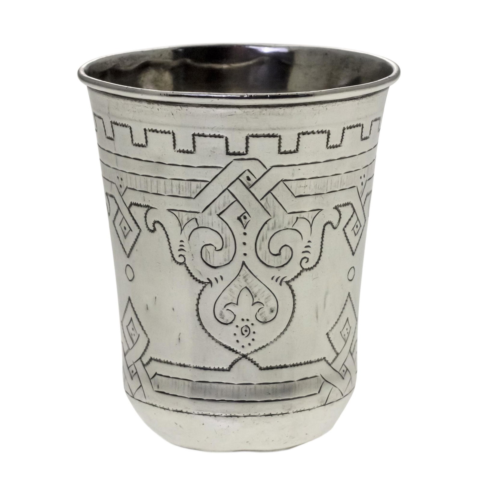 Russian Silver Cup, Moscow, 19th Century.: Russian Silver Cup, Moscow, 19th Century. Engraved ornaments. Marked (probably 1877). Height: 7cm. 52gr.