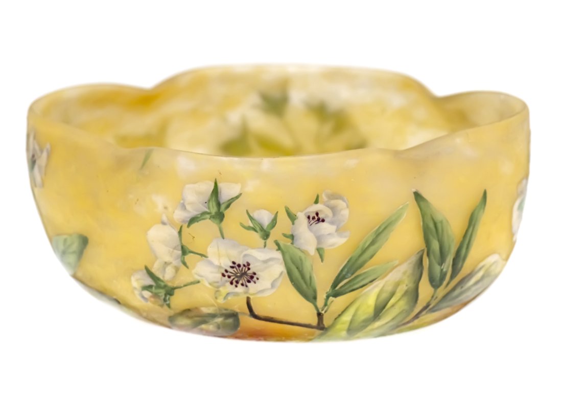 Daum Nancy Cameo Glass Bowl, France, Circa 1900.: Daum Nancy Cameo Glass Bowl, France, Circa 1900. Signed in cameo. Height: 6.5cm. Diameter: 15.5cm.