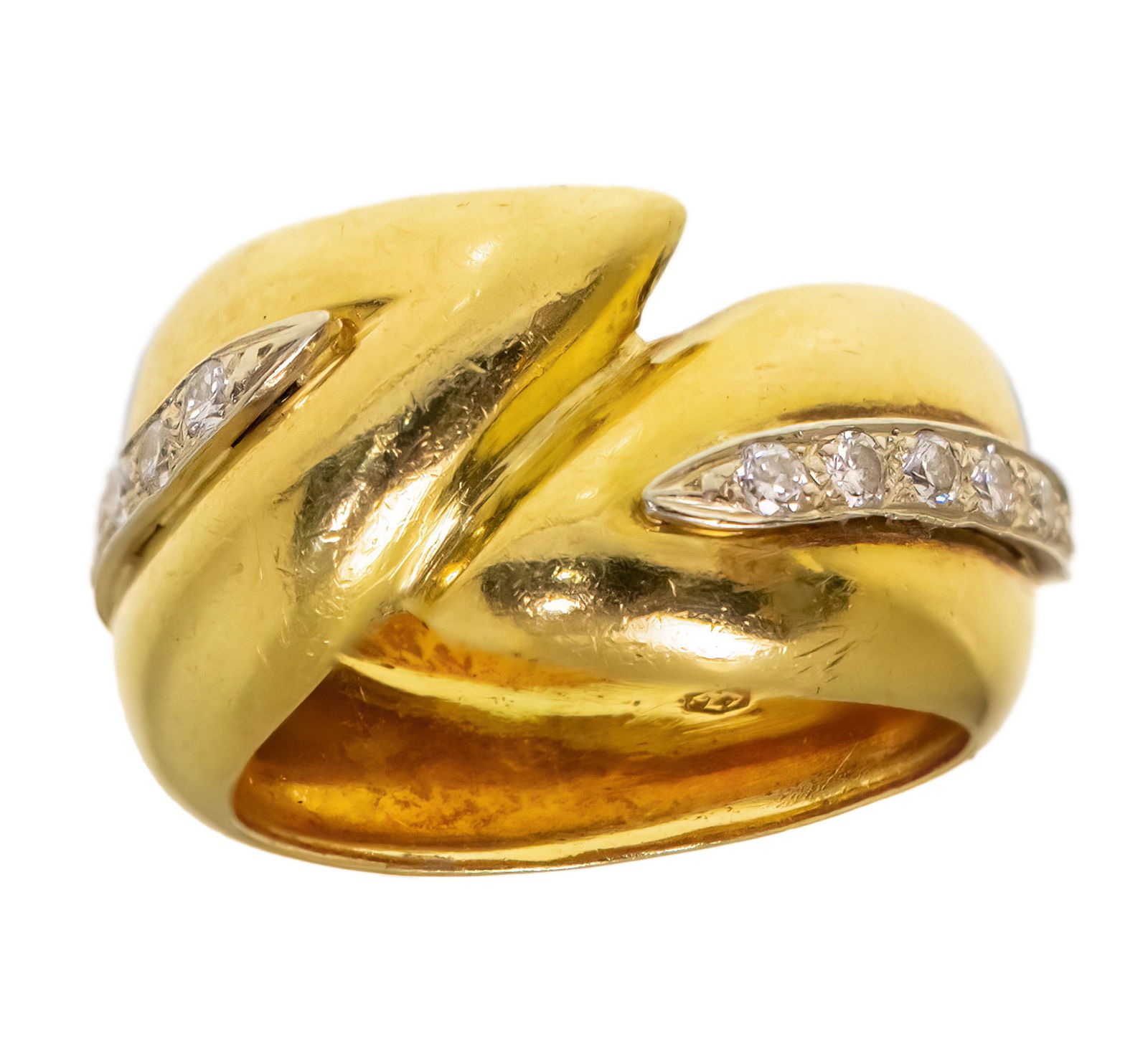 18k Yellow Gold Diamond Ring. (1 of 2)