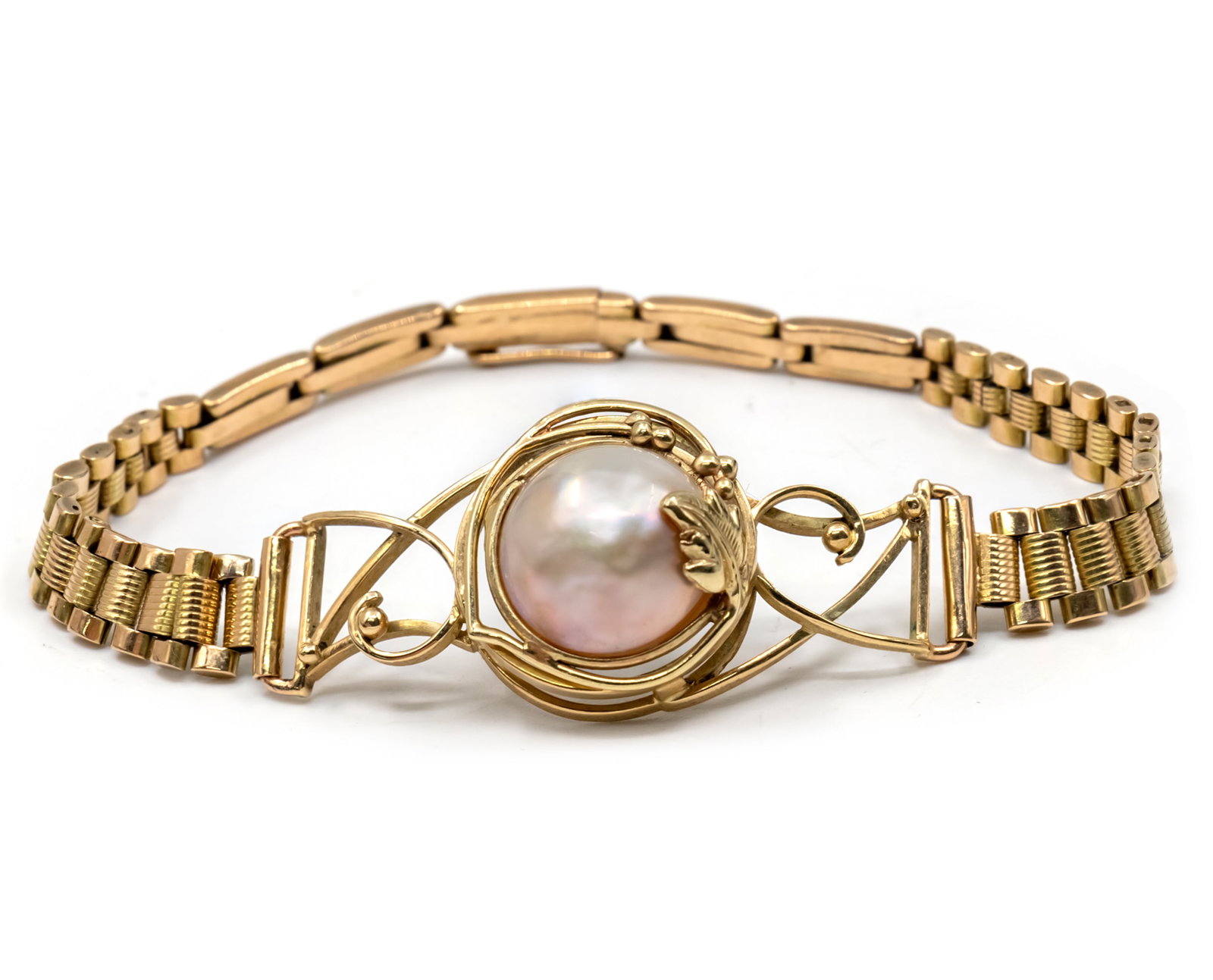 14k Yellow Gold Moby Pearl Bracelet.: 14k Yellow Gold Moby Pearl Bracelet. Set with a natural moby pearl (about 13mm). Safety clasp. Marked (Russian gold marks 583). Length: 18.5cm. 15.95gr.