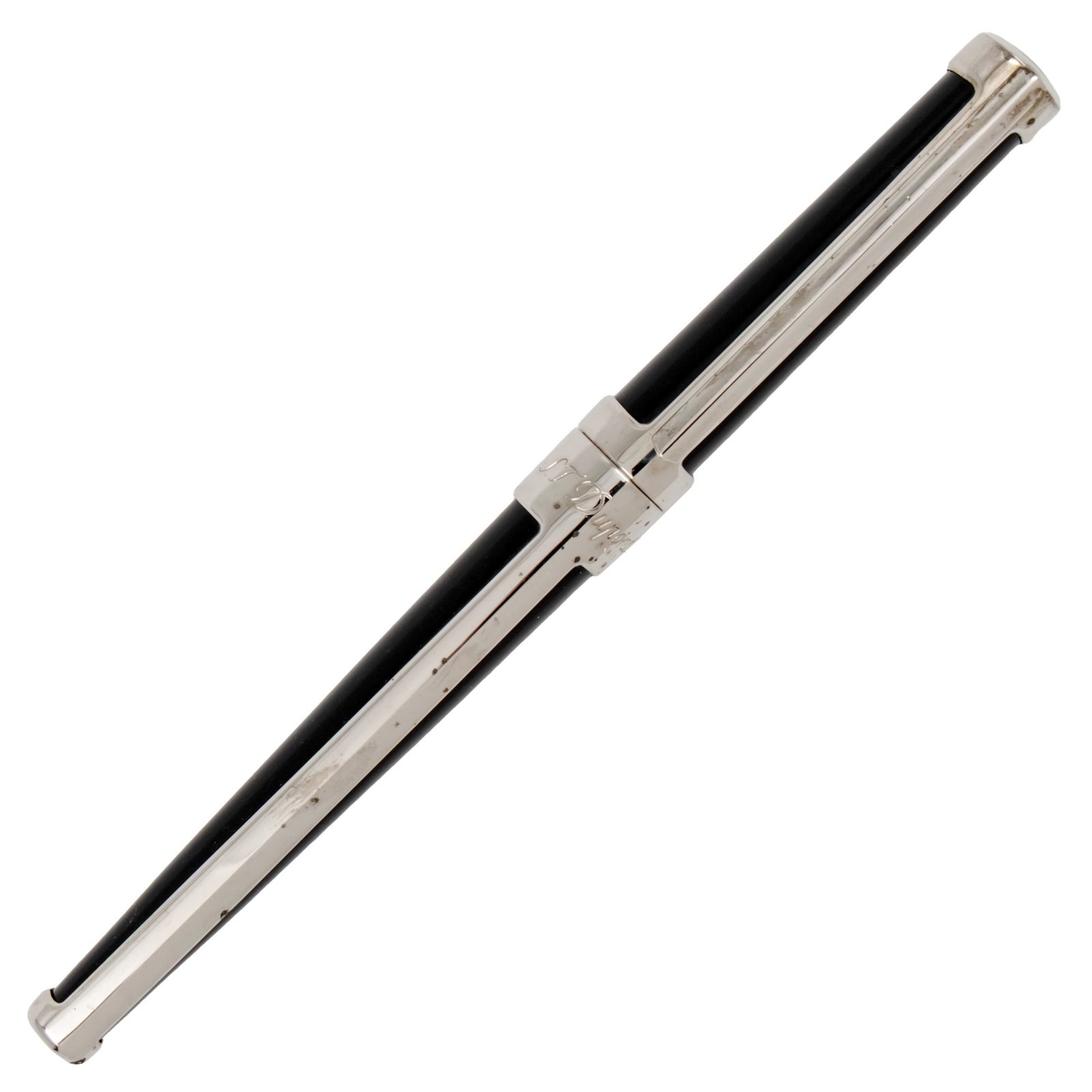 S.T. Dupont Defi Fountain Pen.: S.T. Dupont Defi Fountain Pen. Size: M.
