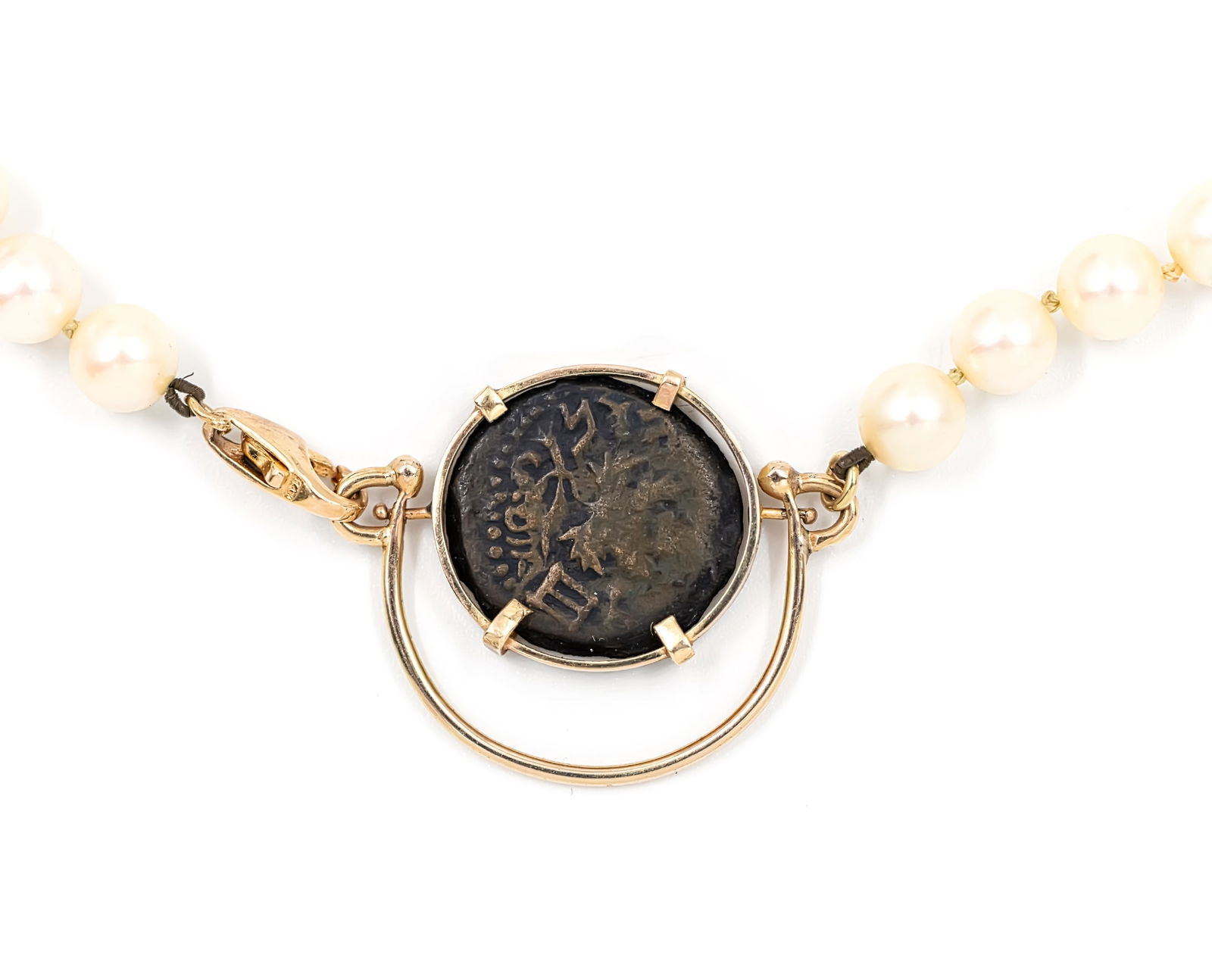 14k Yellow Gold Pearl Necklace. (1 of 4)