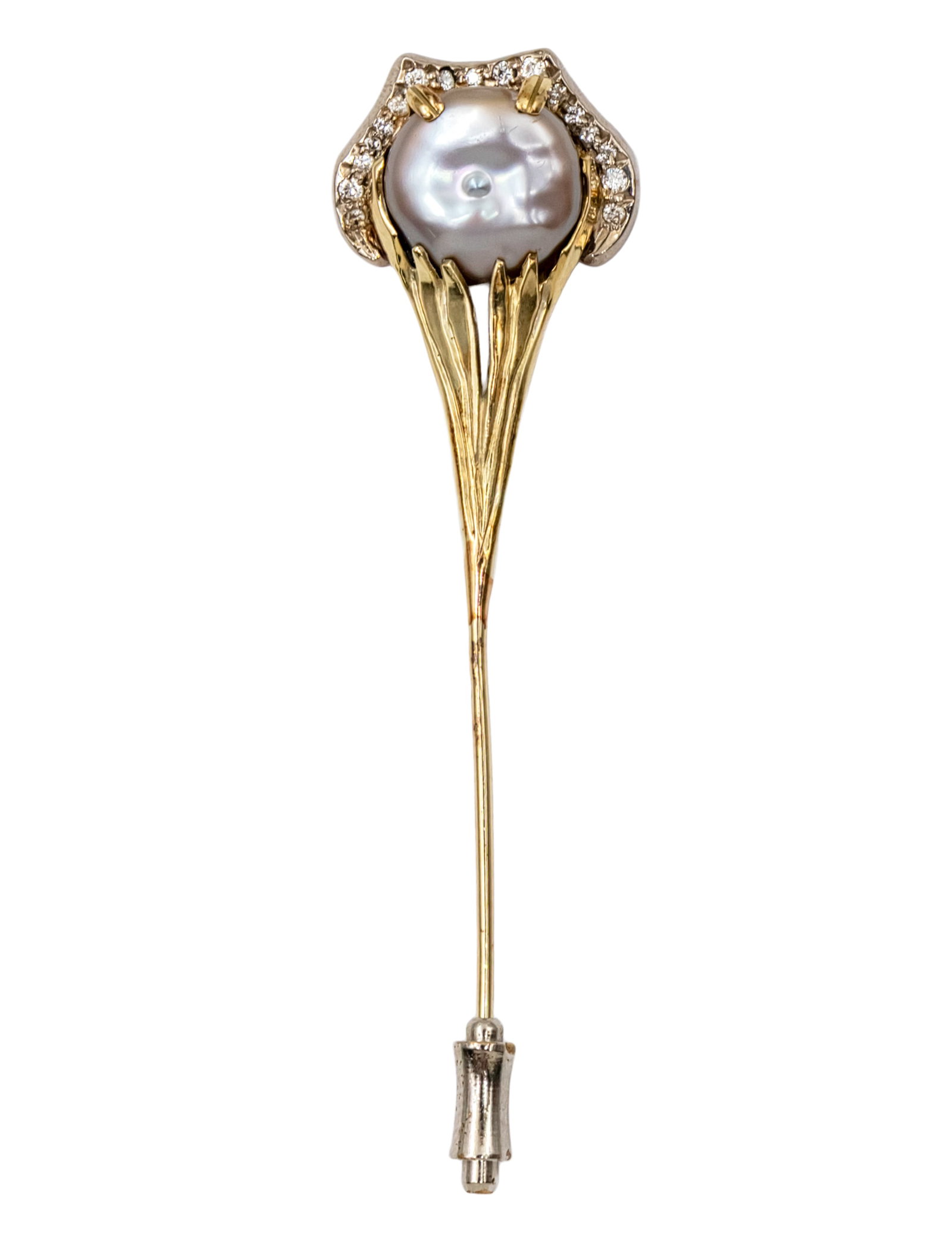14k Yellow Gold Pearl and Diamond Brooch.: 14k Yellow Gold Pearl and Diamond Brooch. Peacock asymmetric pearl. 17 diamonds in total weight of about 0.34ct. Marked. Length: 12cm. 5.52gr. 