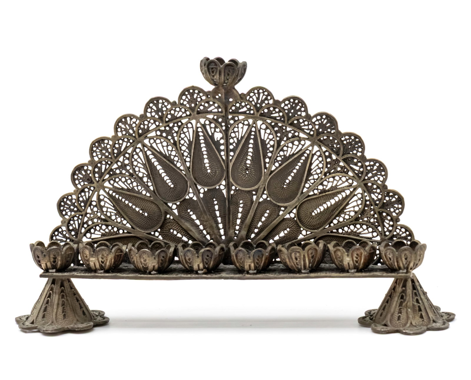Silver Filigree Hanukah Lamp Menorah.: Silver Filigree Hanukah Lamp Menorah, Judaica. Fabulous filigree workmanship. Marked (Pseudo?). Height: 6.5cm. Width: 11.5cm. 47gr.
