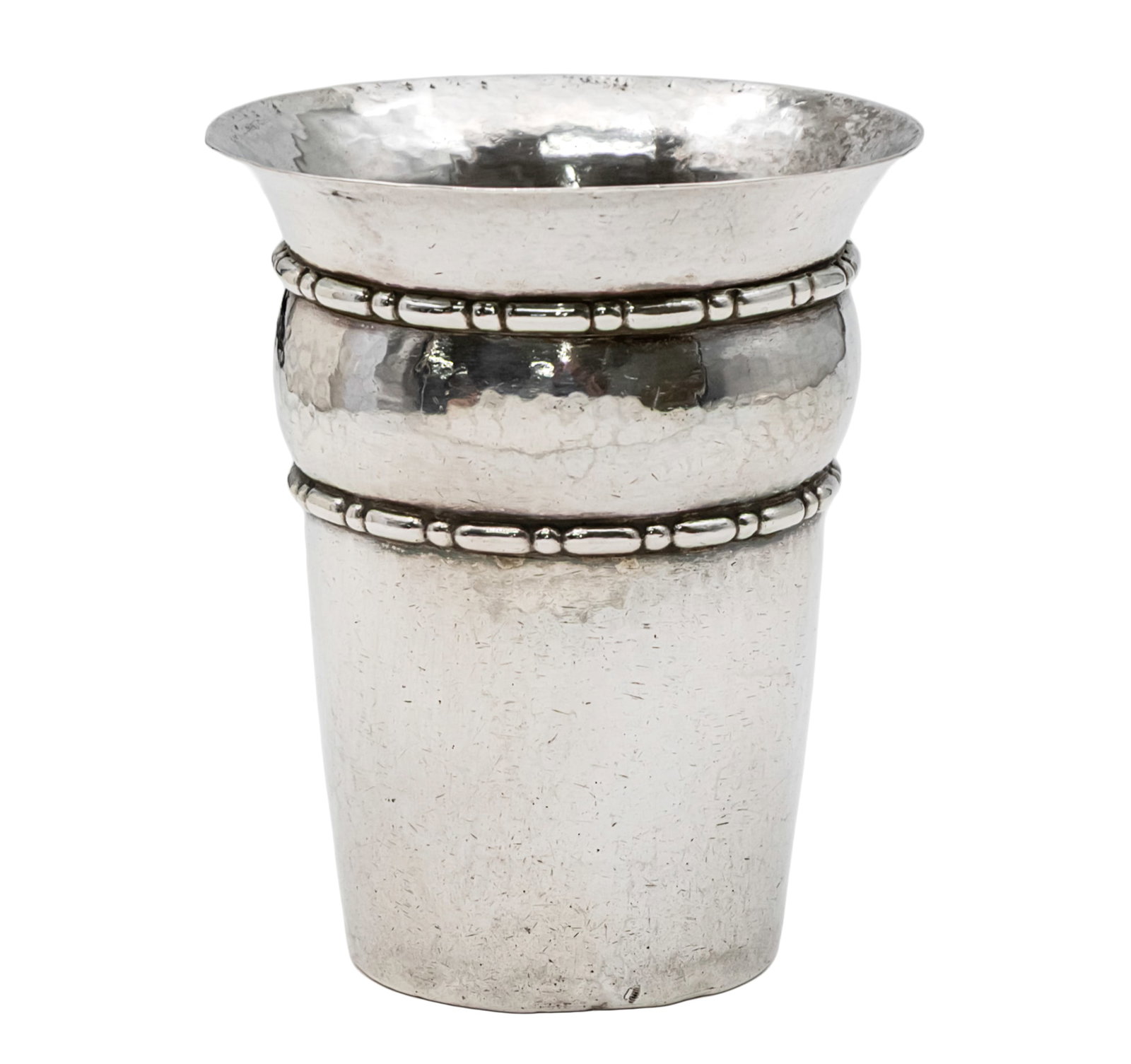 Swiss Silver Cup, Ernest Rothlisberger, 20th Century.: Swiss Silver Cup, Ernest Rothlisberger, 20th Century. Hand hammered texture. Marked (silver 900). Height: 8cm. 119gr.