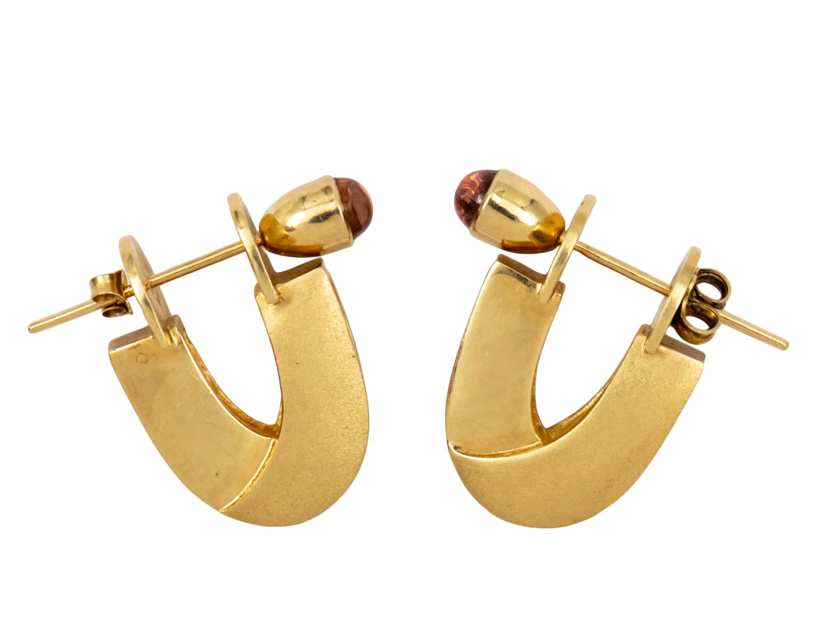 Pair of 14k Yellow Gold Garnet Earrings.: Pair of 14k Yellow Gold Garnet Earrings. Length: 2.5cm. Width: 2.2cm. 14.19gr.